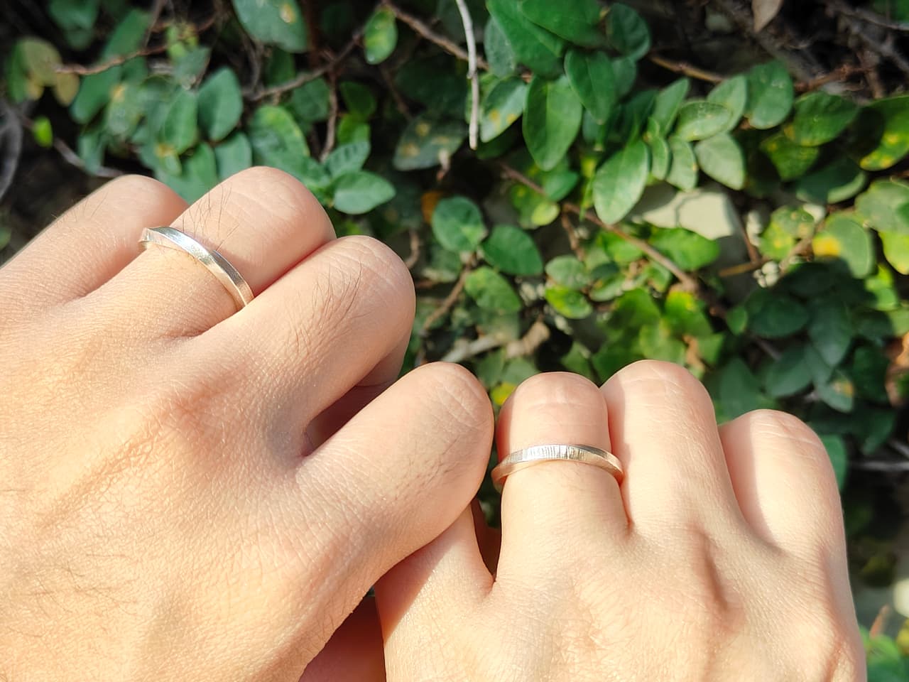 結婚戒指與勾小指